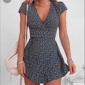 ‘Robbie’ wrap dress - Brandy Melville